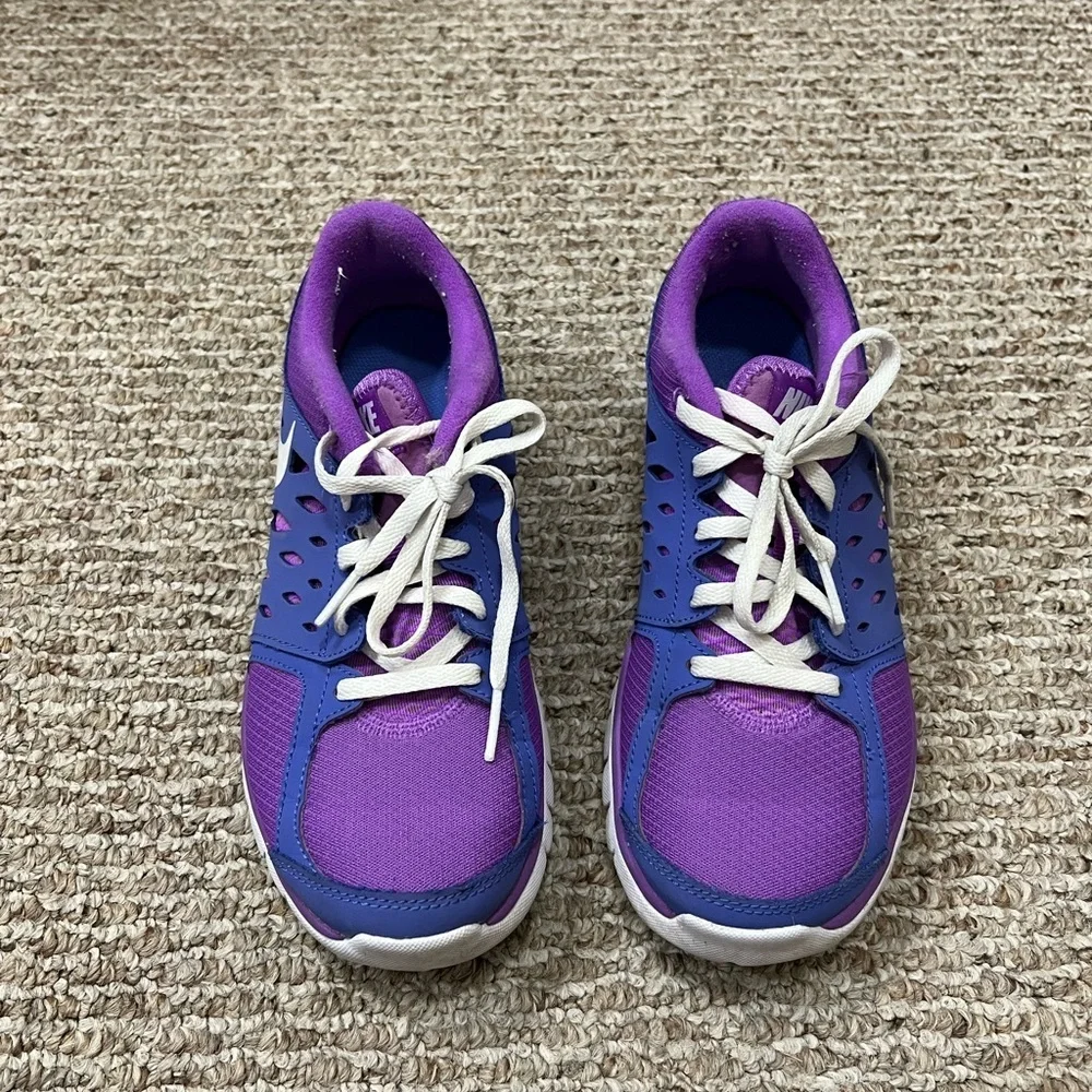 Nike Flex 2013 Run girls' youth purple and blue running shoes